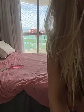 loirahot  online show from 03-10-26, 01:38