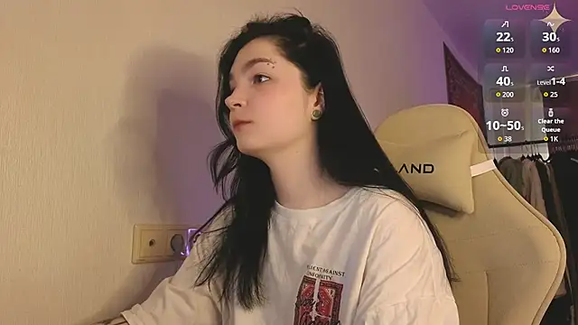 Snapshot of Luna_Moon13 chatting on 04-10-26, 01:11 Luna Moon13 online show from 04-10-26, 01:11