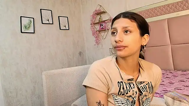 Snapshot of Madii_ chatting on 05-20-26, 12:11 Madii online show from 05-20-26, 12:11