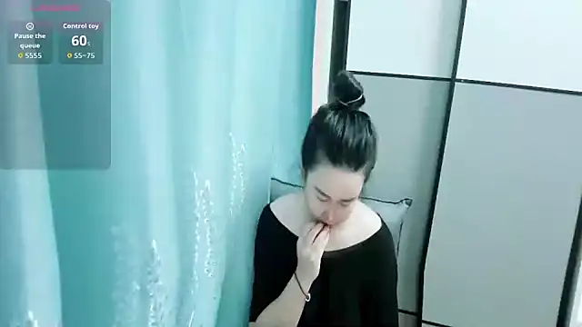 Snapshot of PINGGUO-33 chatting on 03-11-26, 06:52 PINGGUO-33 online show from 03-11-26, 06:52