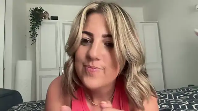 Snapshot of annabellewarick chatting on 06-15-26, 03:47 annabellewarick online show from 06-15-26, 03:47