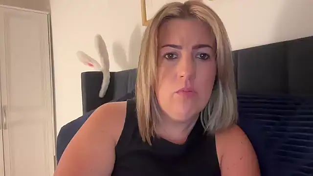 Snapshot of annabellewarick chatting on 06-16-26, 08:22 annabellewarick online show from 06-16-26, 08:22