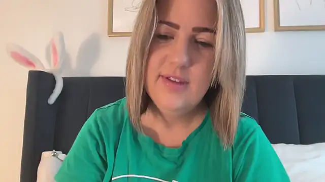 Snapshot of annabellewarick chatting on 06-18-26, 06:13 annabellewarick online show from 06-18-26, 06:13