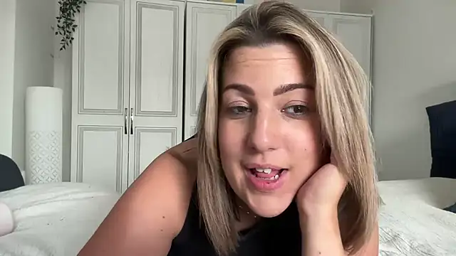 Snapshot of annabellewarick chatting on 06-29-26, 04:18 annabellewarick online show from 06-29-26, 04:18