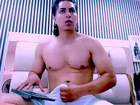 Alex Wolft online show from 06-12-26, 12:37