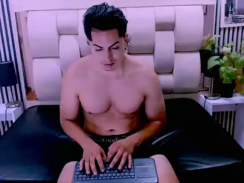Alex Wolft online show from 07-06-26, 12:24