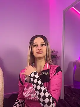 ScarletFlameee online show from 04-19-26, 05:51