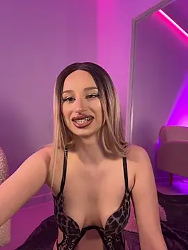 ScarletFlameee online show from 04-26-26, 06:33