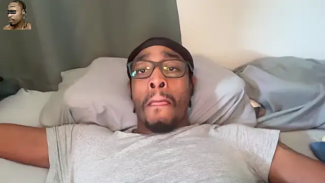 Snapshot of OneUp_Close chatting on 04-24-26, 08:44 OneUp Close online show from 04-24-26, 08:44