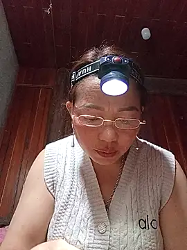 Yellow-pink online show from 04-19-26, 01:32