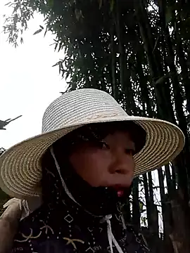 Snapshot of Yellow-pink chatting on 05-19-26, 01:56 Yellow-pink online show from 05-19-26, 01:56