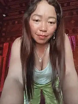 Snapshot of Yellow-pink chatting on 05-27-26, 11:46 Yellow-pink online show from 05-27-26, 11:46