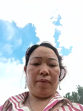 Yellow-pink online show from 07-27-26, 10:44