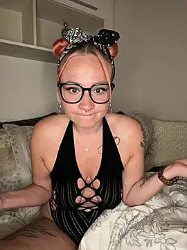 Fiebie licious  online show from 07-26-26, 01:47