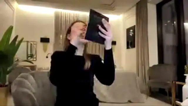 Snapshot of Cherry_Sin chatting on 03-10-26, 04:45 Cherry Sin online show from 03-10-26, 04:45