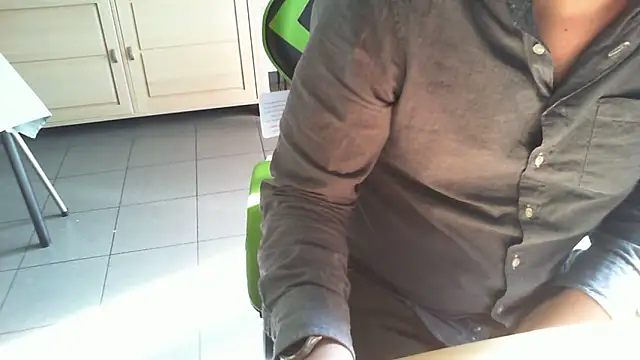 Belgiumboy92 online show from 03-12-26, 12:22