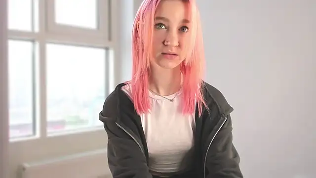 August female online show from 04-26-26, 08:45