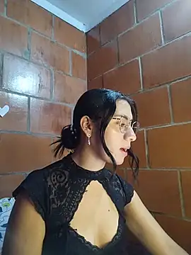Snapshot of Amanda_x1 chatting on 04-17-26, 08:01 Amanda x1 online show from 04-17-26, 08:01