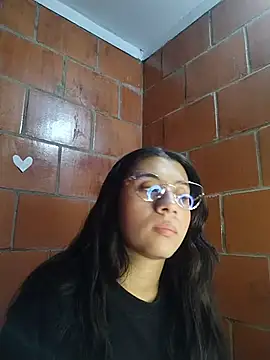 Snapshot of Amanda_x1 chatting on 04-25-26, 09:12 Amanda x1 online show from 04-25-26, 09:12
