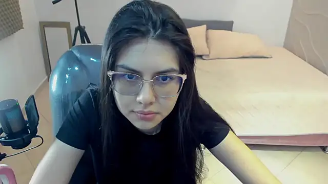 Cloebennet013 online show from 06-19-26, 03:00