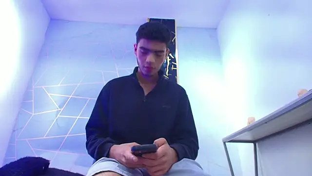 Valentin Lux online show from 04-25-26, 03:20