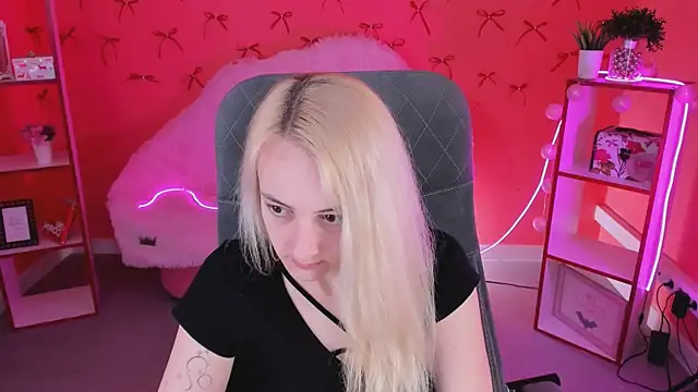 CarolMoor online show from 04-17-26, 09:12