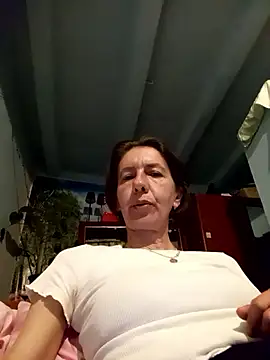 Snapshot of Tania9876 chatting on 05-14-26, 08:04 Tania9876 online show from 05-14-26, 08:04