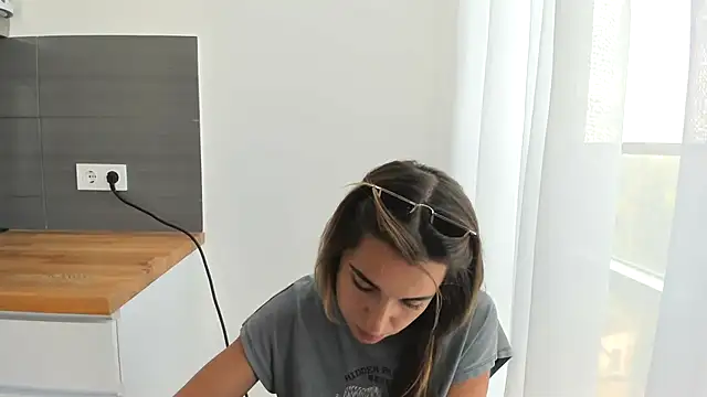 summmmersky1 online show from 07-28-26, 03:21