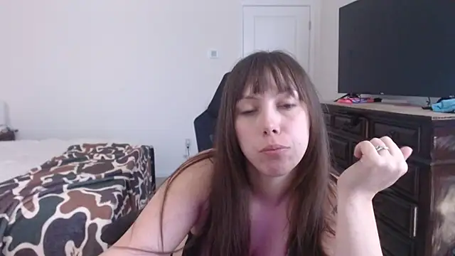 Snapshot of staceysmalls chatting on 03-13-26, 04:35 staceysmalls online show from 03-13-26, 04:35