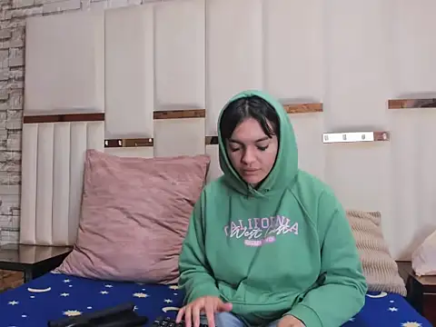 Alaia Blosson online show from 03-24-26, 12:54