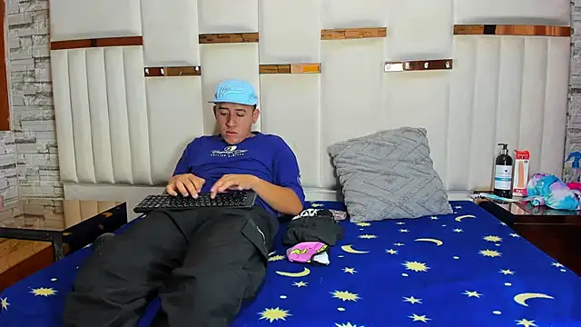 Alaia Blosson online show from 04-21-26, 01:06