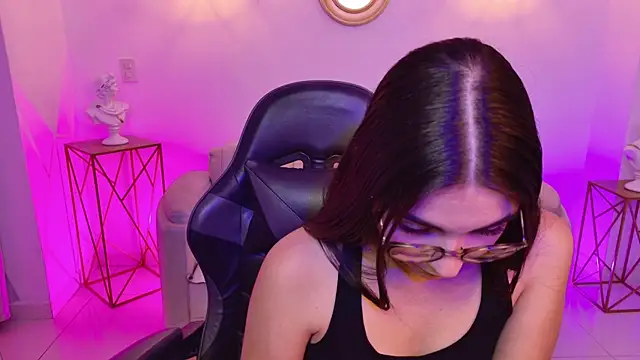 Snapshot of Gia_Capri chatting on 04-16-26, 05:41 Gia Capri online show from 04-16-26, 05:41