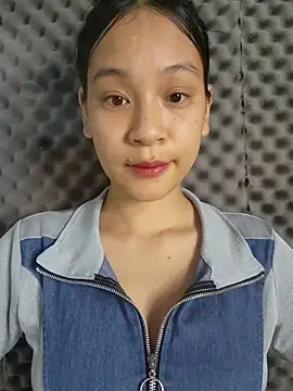Snapshot of -Hicici- chatting on 06-24-26, 01:15 -Hicici- online show from 06-24-26, 01:15