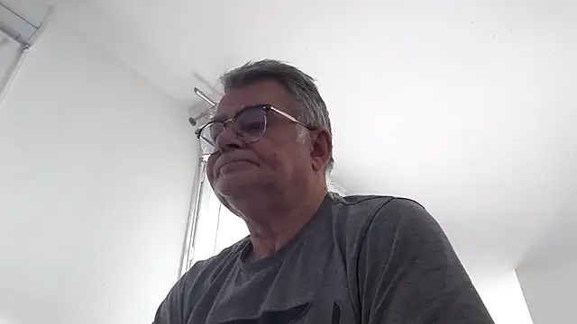 Snapshot of oura chatting on 05-04-26, 06:31 oura online show from 05-04-26, 06:31