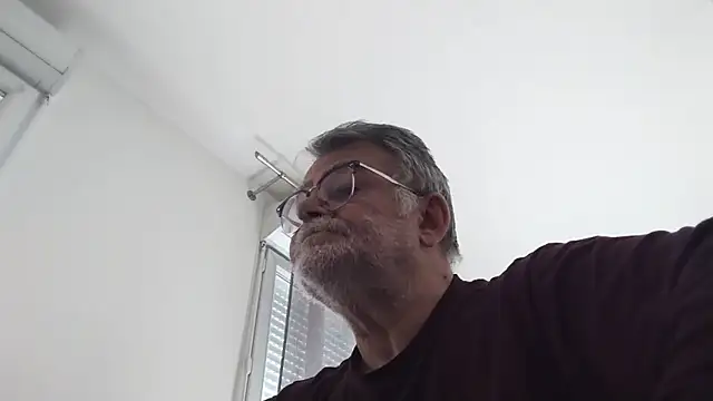 Snapshot of oura chatting on 05-24-26, 06:40 oura online show from 05-24-26, 06:40