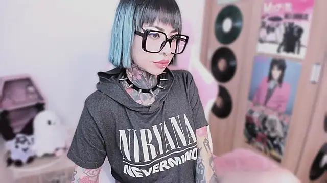 shes creepy online show from 04-15-26, 03:08