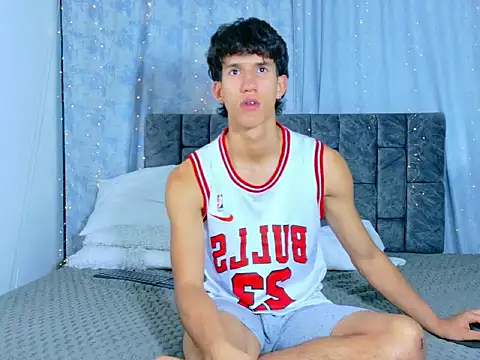 Thiago salazar online show from 03-11-26, 06:14