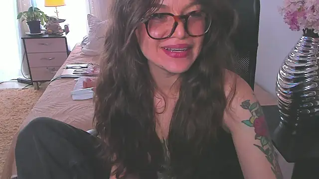 Snapshot of Tallulah_Kinky chatting on 04-16-26, 05:36 Tallulah Kinky online show from 04-16-26, 05:36
