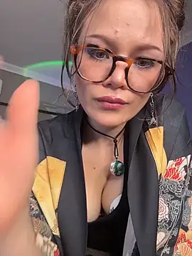 Snapshot of Tallulah_Kinky chatting on 05-15-26, 04:25 Tallulah Kinky online show from 05-15-26, 04:25