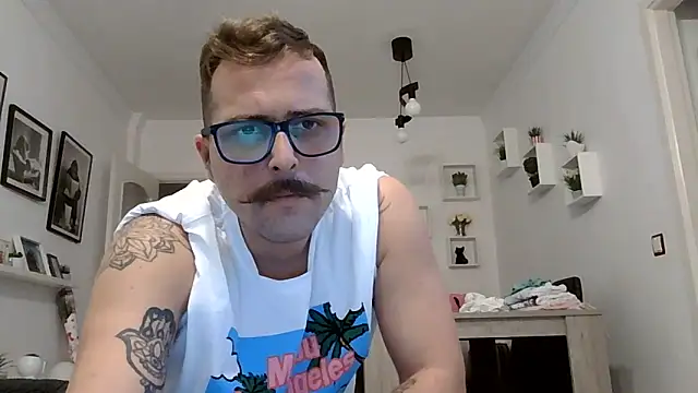 Snapshot of yanick931 chatting on 05-10-26, 11:32 yanick931 online show from 05-10-26, 11:32