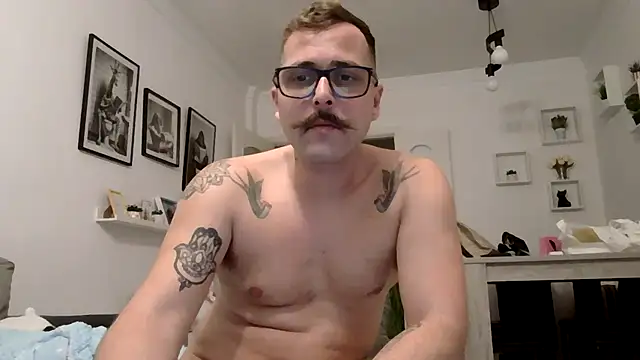 Snapshot of yanick931 chatting on 05-16-26, 12:29 yanick931 online show from 05-16-26, 12:29