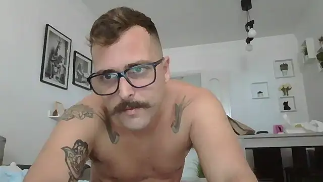 Snapshot of yanick931 chatting on 05-16-26, 10:36 yanick931 online show from 05-16-26, 10:36