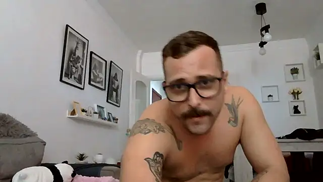 Snapshot of yanick931 chatting on 06-09-26, 01:56 yanick931 online show from 06-09-26, 01:56