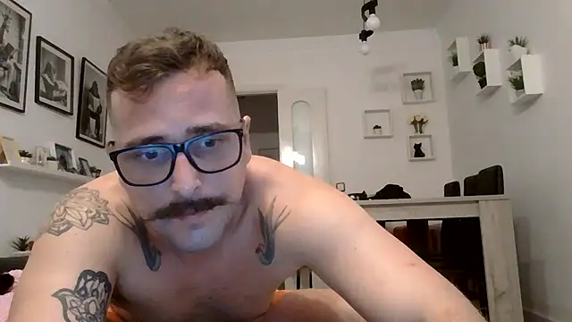 Snapshot of yanick931 chatting on 06-11-26, 12:32 yanick931 online show from 06-11-26, 12:32