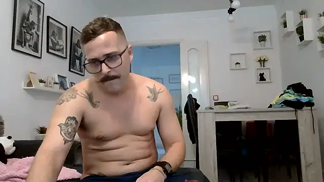Snapshot of yanick931 chatting on 06-13-26, 05:33 yanick931 online show from 06-13-26, 05:33