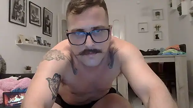 Snapshot of yanick931 chatting on 06-14-26, 02:24 yanick931 online show from 06-14-26, 02:24