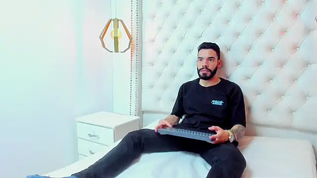 JEAN LEWIS2 online show from 04-18-26, 08:53