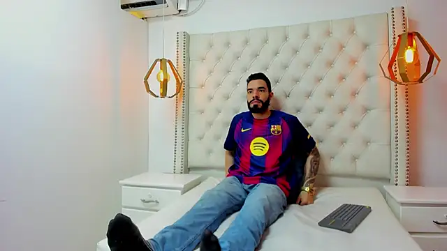 JEAN LEWIS2 online show from 04-25-26, 07:33