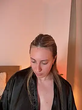 Snapshot of EvaRyen_ chatting on 05-19-26, 03:40 EvaRyen online show from 05-19-26, 03:40
