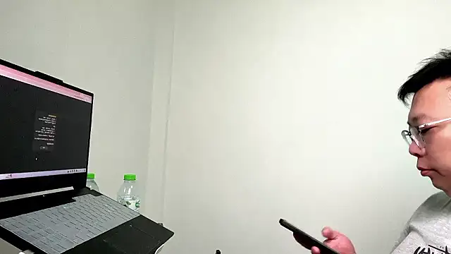 Snapshot of shentong0312 chatting on 03-15-26, 02:23 shentong0312 online show from 03-15-26, 02:23